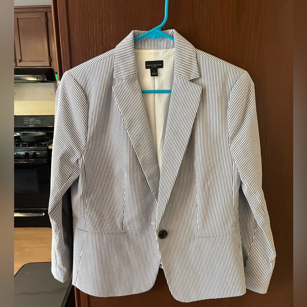Striped work blazer size 6 (matching pants in separate post!)
